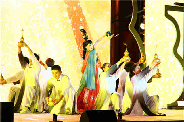 人民网 “mg冰球突破节日·丰收节”2020中国（葫芦岛）葫芦文化节开幕